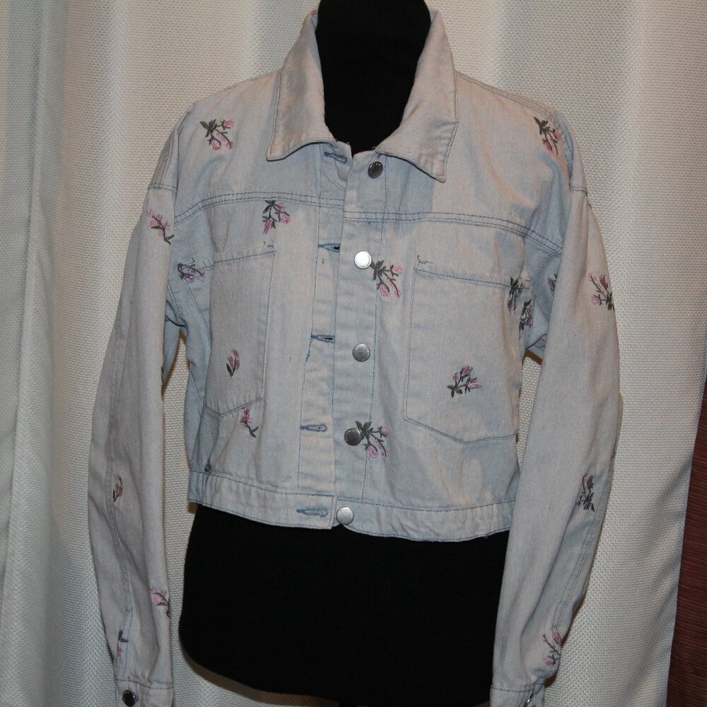 Embroidered Pink Floral Denim Jacket Cropped Light Wash Blue Trucker Sz Lrg